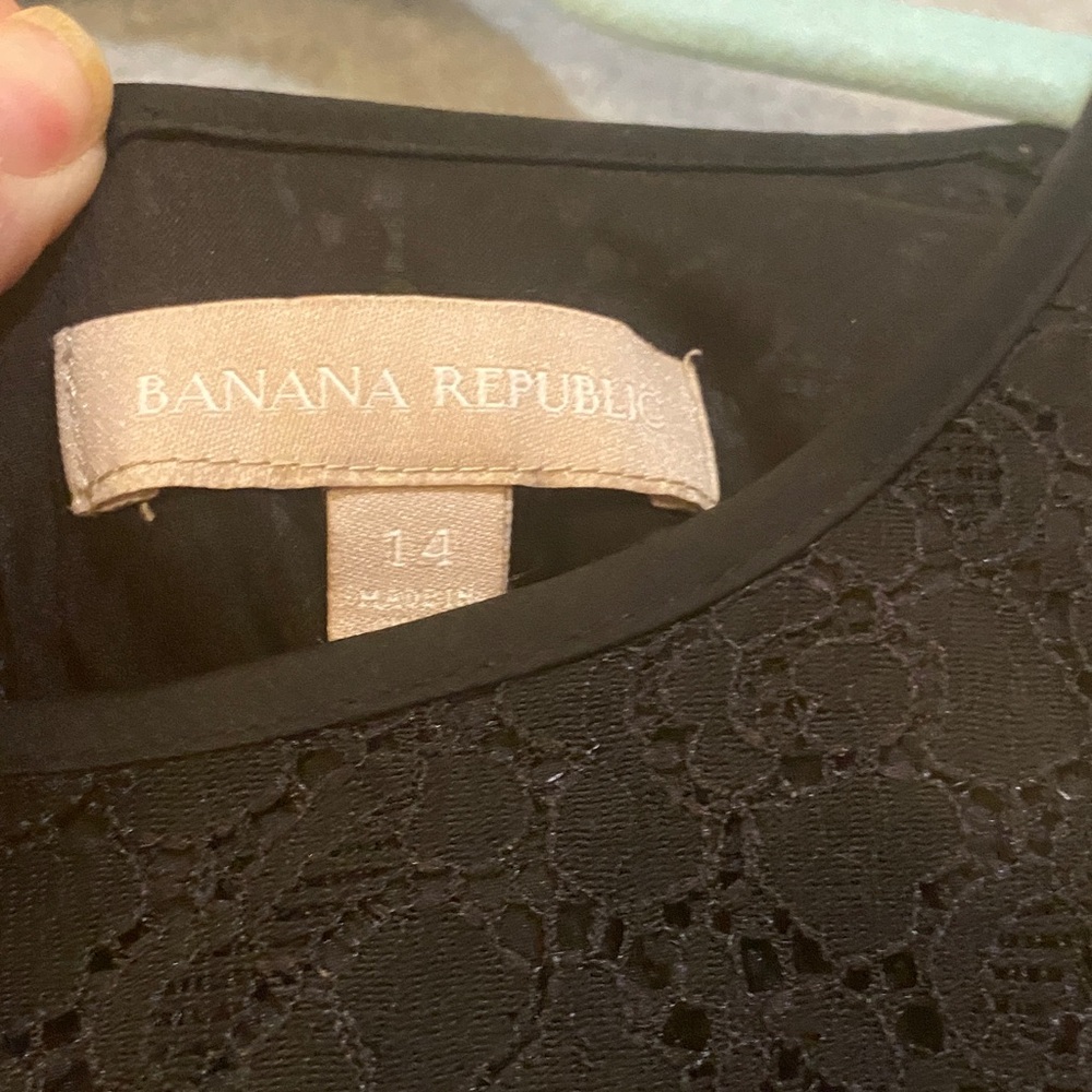 Banana Republic Black Lace Tank Top - Picture 2 of 10